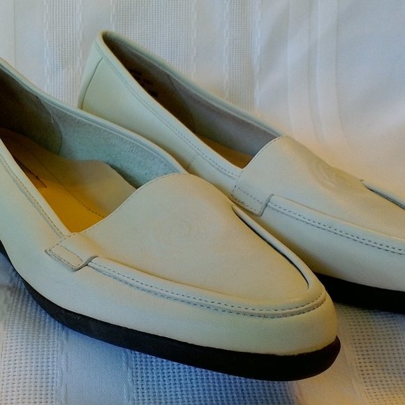 Hush Puppies Posey 10M white leather flats - Picture 5 of 7